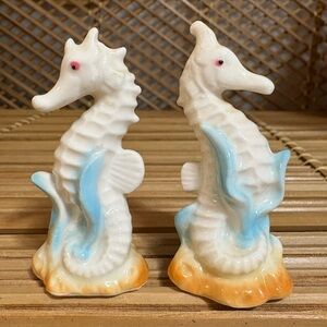 🦋2 For $50🦋Vintage Ceramic Seahorse Salt & Pepper Shakers